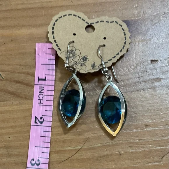 Woman’s round blue topaz stone in the center of silver dangle/ hanging earrings - Picture 6 of 6